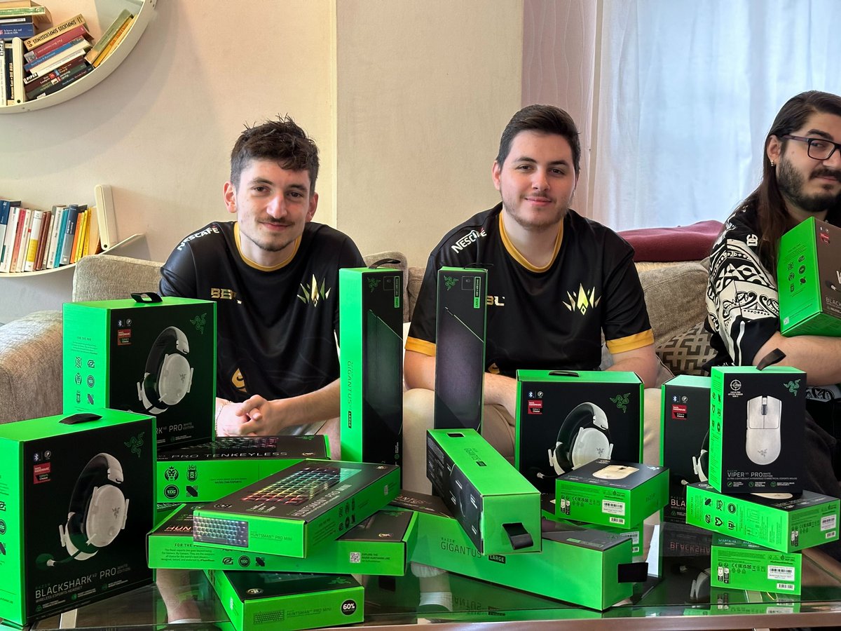 .@TeamRazer ailesine maç öncesinde gönderdikleri hediyeler için çok teşekkür ederiz! 💚