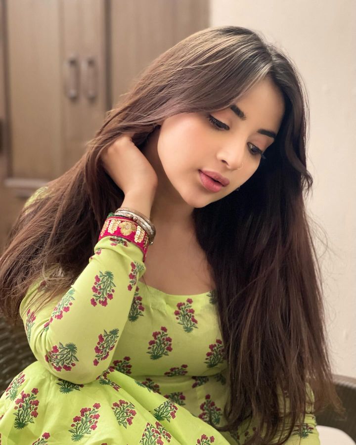 #SaboorAly in her adorable recent look💚