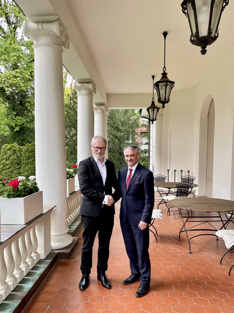 Berlin Global Dialogue's Founder and Chair Lars-Hendrik Röller meeting H.E. Darius Pawłoś, #Polish Ambassador to Germany, to discuss the geopolitical challenges facing #Europe and the significance of building common ground in fragmented times. #BGD2024