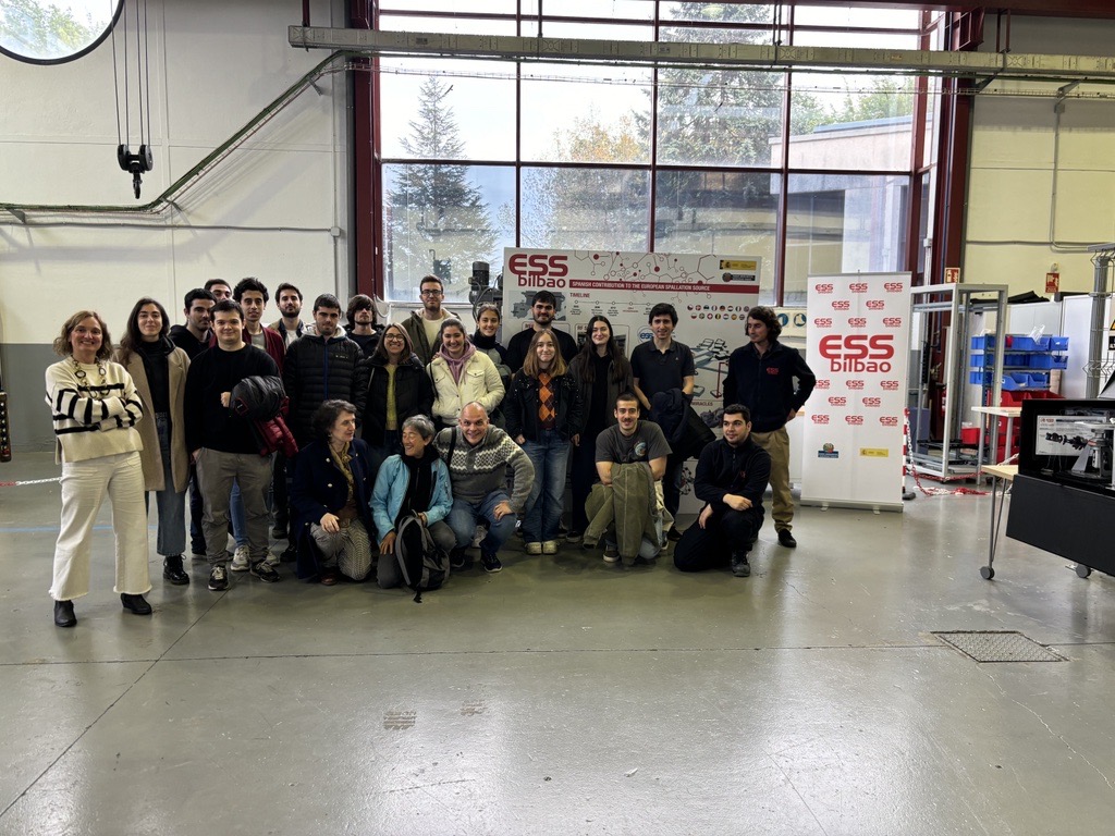 Alumnos del Grado y del Master en Ingeniería en Tecnología de Telecomunicación de la @upvehu han visitado nuestras instalaciones en el @ParkeEuskadi para conocer los desarrollos científico-tecnológicos que @BilbaoEss está llevando a cabo en la actualidad.