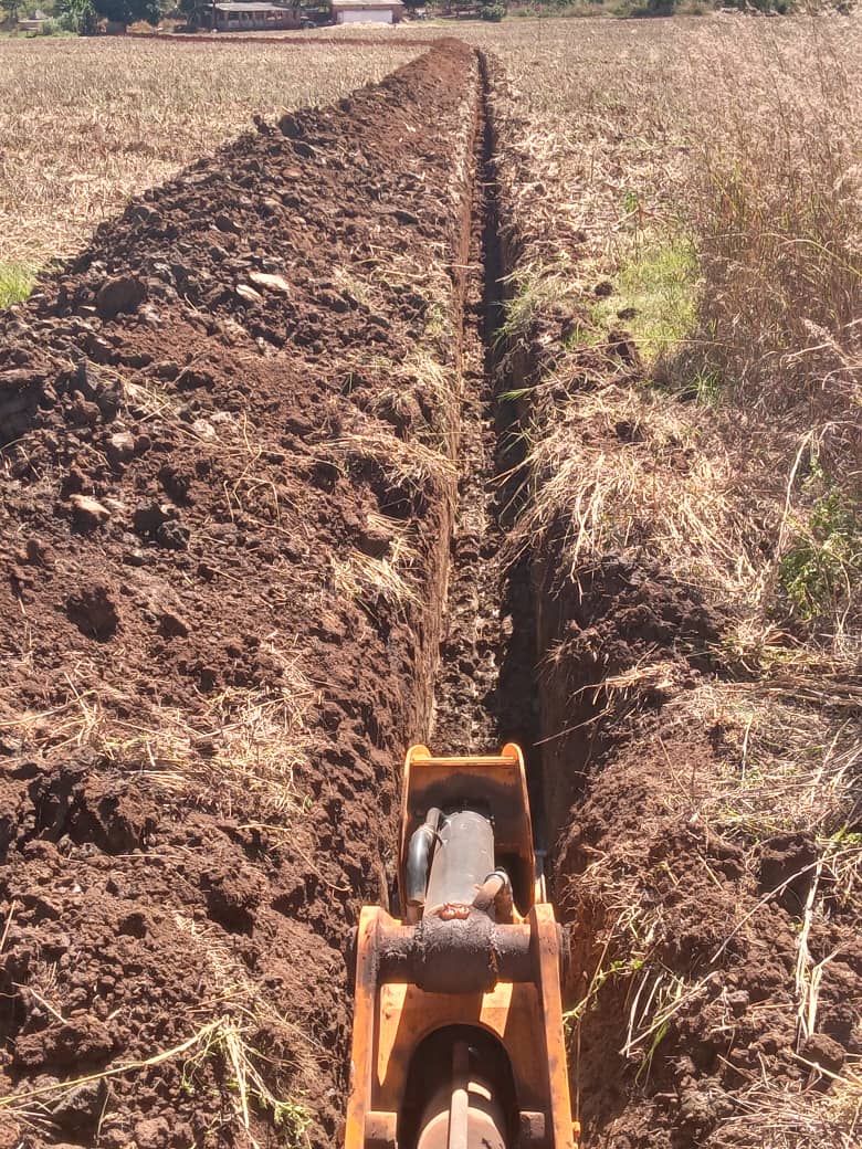 Farm center pivot trenching in progress. Hire with us for affordable rates.

Available are TLB's, Tippers and Excavators.
Email: salesandadmin@kudvic.co.zw
WhatsApp: +263786871094

#centrepivotirrigation 
#centrepivot 
#irrgation #earthmoving