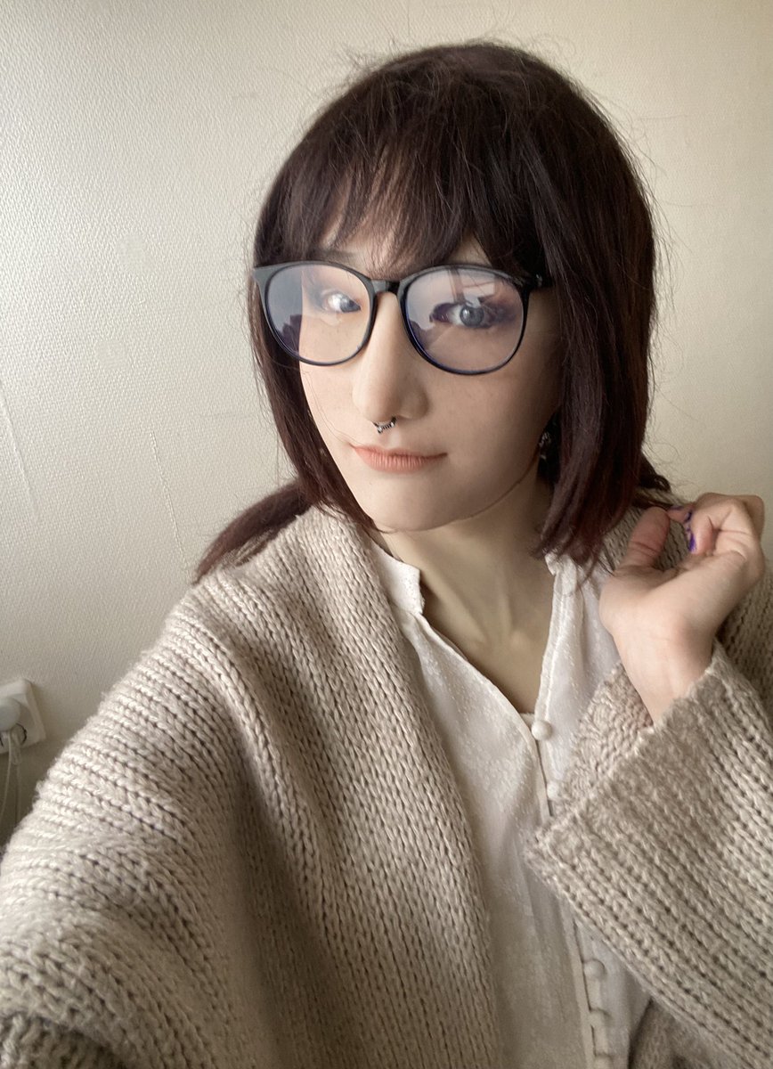 I didn’t have time to do my makeup today but i still wanted to look cute.

Mask is may 2.0 from <a href="/ROANYER8/">ROANYER</a> 

 #femalemask #femalemasking #フィメールマスク #面具变装 #硅胶面具 #女装子 #女装大佬 #人皮面具