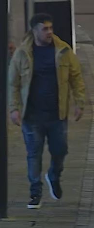 Police investigating an assault in #Leeds city centre want to identify these two men. More: westyorkshire.police.uk/news-appeals/a… 🧭Briggate 📅Sunday, 3 March Recognise them? ☎️101 or Crimestoppers 0800 555 111 💻 westyorkshire.police.uk/LiveChat ➡️Ref 13240118419