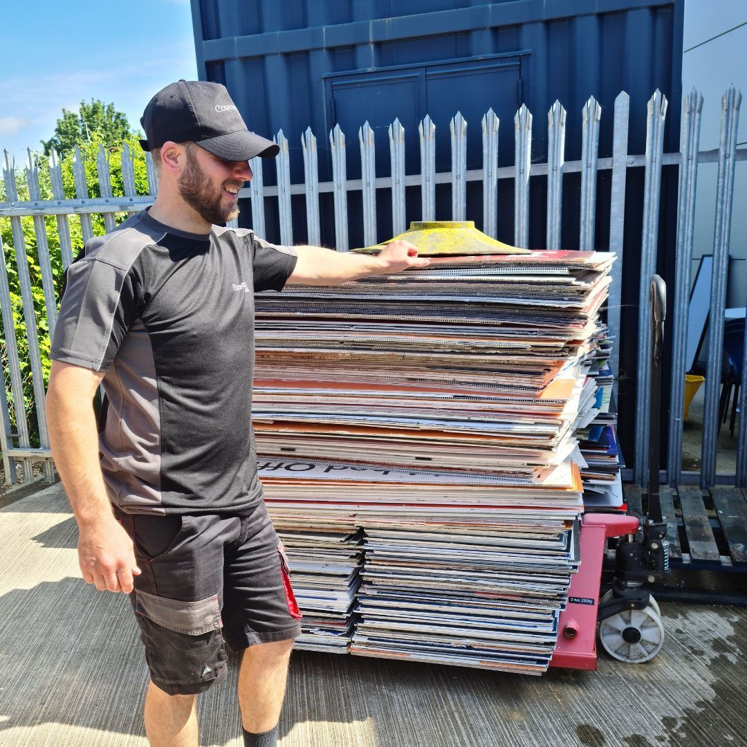 LtdCountrywide's tweet photo. Each month @eapostsandrecycling collects old signboards for recycling from around the network. ♻️

Last month alone, the team collected an impressive **11 tonnes**! 👏

#recycling #boards #correx #correxsigns #signsposts #signboards #estatesgents #boardrecyclingprogram https://t.co/NiWj0bXJAp