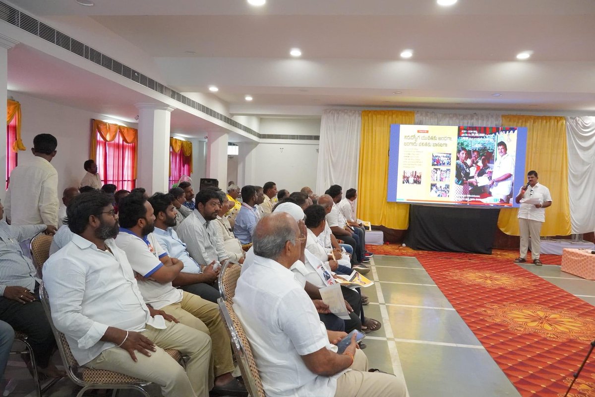 anuroopsai's tweet image. 2014-19 మధ్య పొన్నూరు ప్రగతిపై
ధూళిపాళ్ల ఛాలెంజ్.

నేను అభివృద్ధి గురించి ఎక్కడైనా, ఎప్పుడైనా చెప్పగలిగే ధైర్యం నాకు ఉంది. గత 5 ఏళ్లలో దోచుకోవడమే పనిగా పెట్టుకున్న అధికార పార్టీకి ఏం చేశామో  చెప్పగలిగే దమ్ముందా..??
#PonnurPragatiChallenge
#PonnurDevelopment
#JaganFailedCM
#ponnur