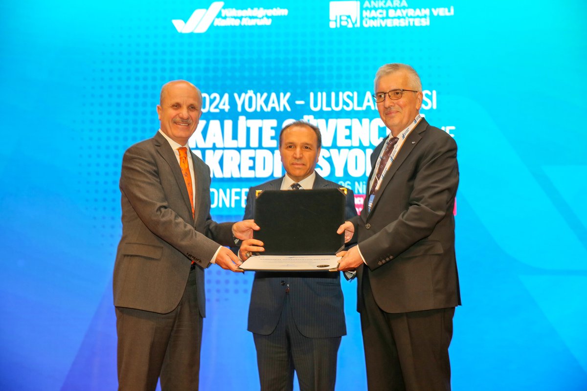 Afyon Kocatepe Üniversitesine YÖKAK’tan Tam Akreditasyon.
Haberin devamı için⬇️
haber.aku.edu.tr/2024/04/25/afy…
<a href="/erolozvar/">Erol Özvar</a>  <a href="/ukocabicak/">Prof.Dr. Ümit KOCABIÇAK</a>  <a href="/Karakas1969/">Mehmet Karakaş</a>   <a href="/suaybemmi/">Suayip Ozdemir</a> @MuratPekerAKU <a href="/ykalitekurulu/">Yükseköğretim Kalite Kurulu (YÖKAK)</a> 
#AfyonKocatepeÜniversitesi