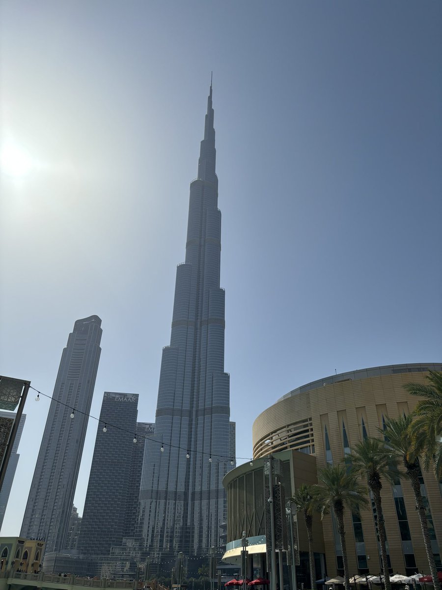 gm 

who’s taller @blknoiz06 or the burj khalifa?