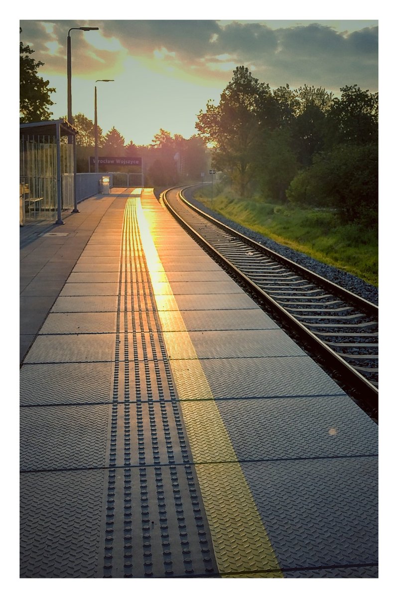 When the sun is waiting for the train

#photography
#NaturePhotography
#cityphotography
#streetphotography