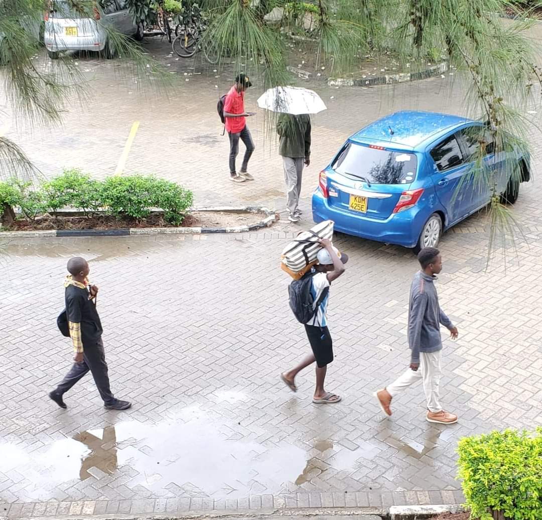 Tum001Ke's tweet image. #scenes 😆

Safe trip home comrades. If travelling upcountry, may you and your families be protected from the floods 🤲🏻

Aki tutawamiss 😄

#technicaluniversityofmombasa #endofsemester #aprilholidays