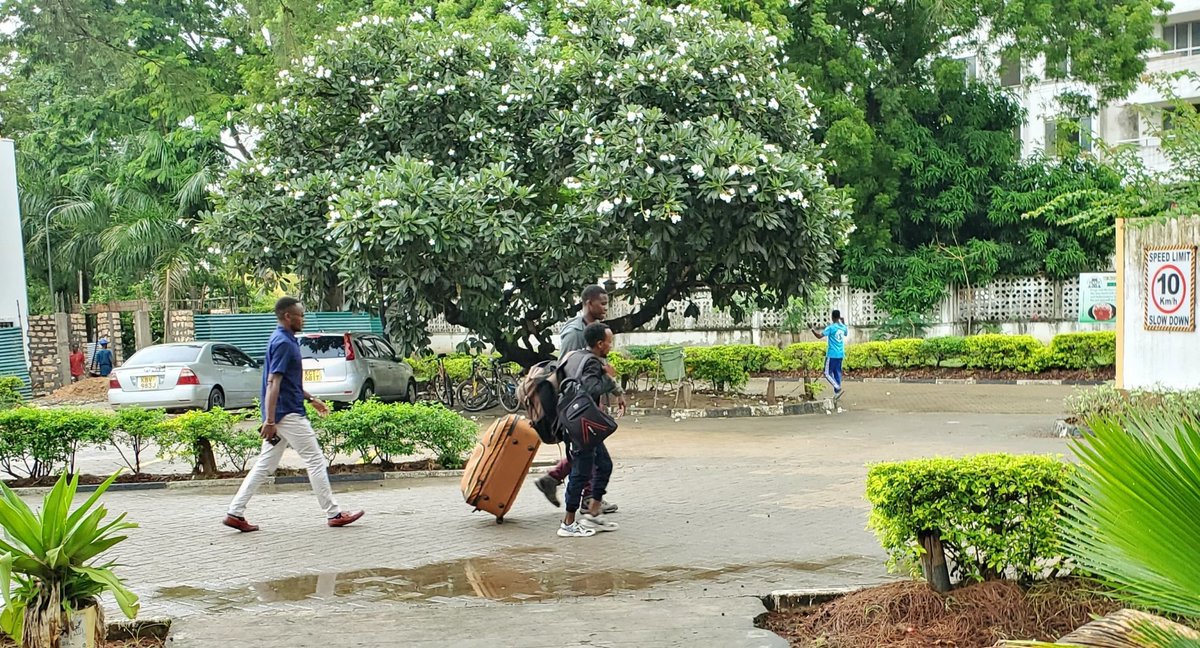 Tum001Ke's tweet image. #scenes 😆

Safe trip home comrades. If travelling upcountry, may you and your families be protected from the floods 🤲🏻

Aki tutawamiss 😄

#technicaluniversityofmombasa #endofsemester #aprilholidays