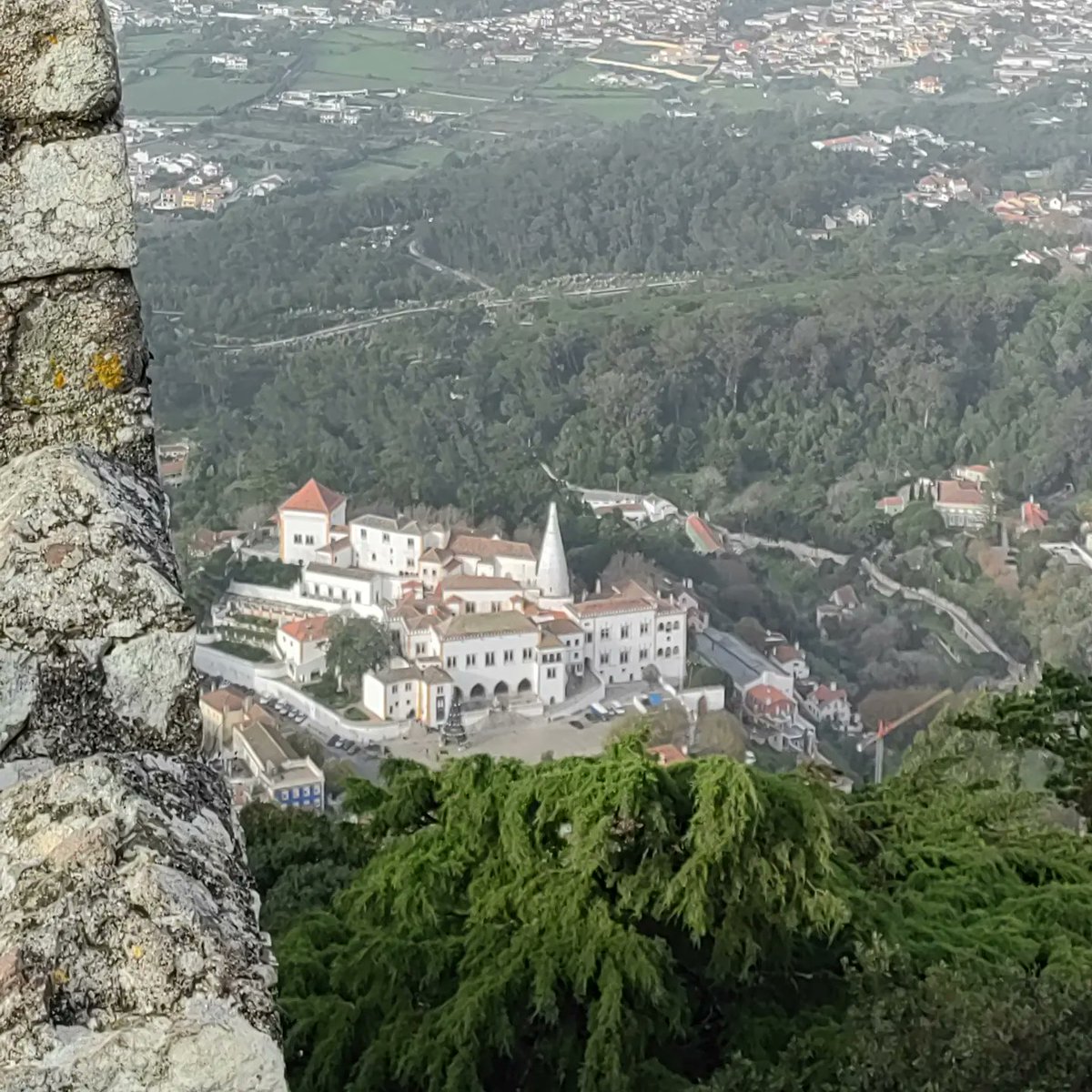 Palace of Pena,Palácio Nacional de Sintra,etc.View from Castelo dos Mouros,#Sintra #Portugal.#Worldheritage
#ポルトガル の #世界遺産 #ムーアの城跡 から見た #シントラ の #ペーナ宮殿 #シントラ国立宮殿 等。
#palaceofpena #castelodosmouros #mouro  #ムーア #nacionaldesintra