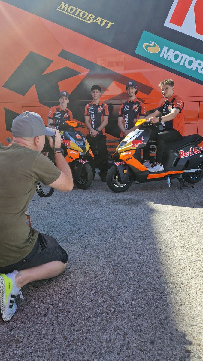 Say cheese! 😁📸

| #SpanishGP | #GivesYouWings | #ReadyToRace | @MotoGP | #AjoMotorsport | #AjoFamily |