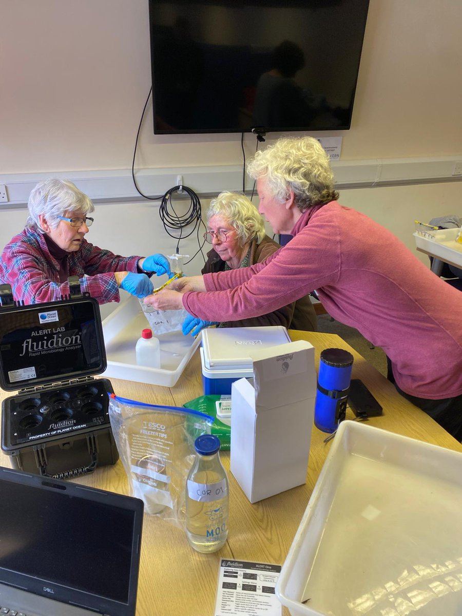 This week, we ran our first ever waterblitz trials for the river Teme. Volunteers collected samples first thing, and we tried out a range of different tools for community monitoring. @EnvAgency @stwater @theriverstrust #citizenscience #waterquality #bathingrivers #castco