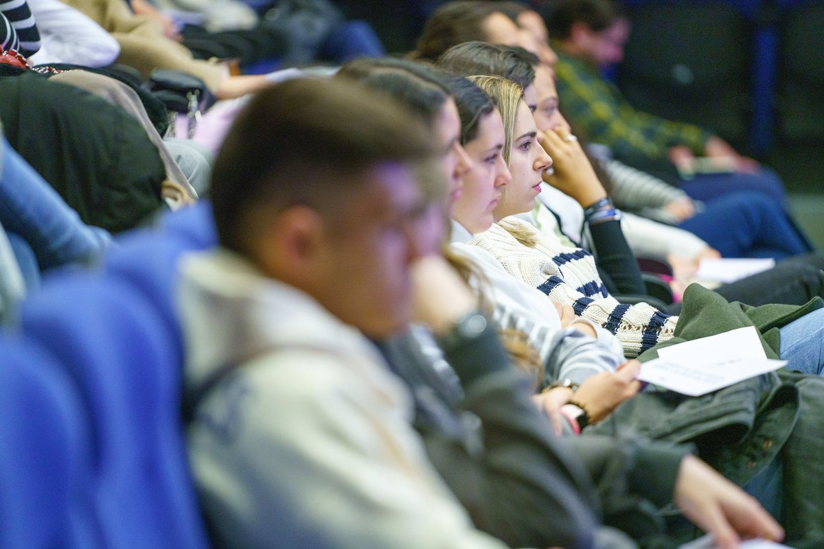 deustoeDucaR's tweet photo. El 24 de abril, las compañeras @ArantzaArruti y @JPanosCastro organizaron la Jornada sobre retos educativos del siglo XXI dirigidas a alumnado del #gradodeeducaciónprimaria de la @deusto https://t.co/jMlM2mWDNz