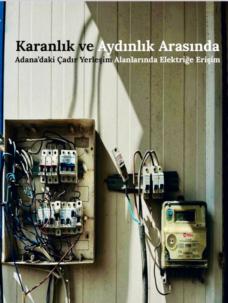 Adana’da bir çadırda elektrik çarpması sonucu trajik bir şekilde hayatını kaybeden 10 yaşındaki Emira’nın anısına, tüm mevsimlik tarım işçisi çocukları için güvenli elektrik talep ediyoruz. Yasadışı elektrikten daha fazla can kaybı olmasın 📣Rapora erişin: ka.org.tr/dosyalar/file/…