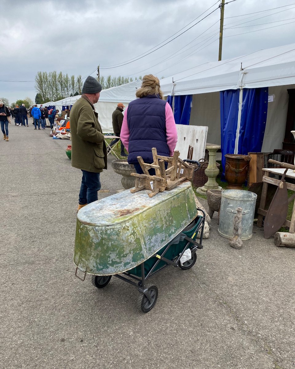 We have loved seeing what you all have bought at this month’s Ardingly Antiques Fair! We will be back at the South of England Showground for the next Ardingly Fair on the 18th - 19th June. 💛