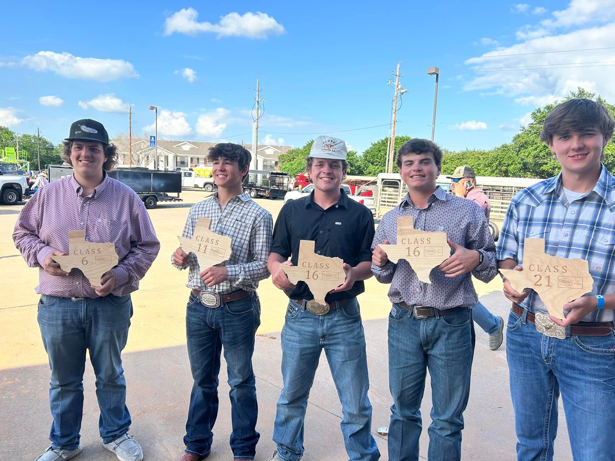 georgetownffa's tweet photo. Great day today at the Blinn Ag Mech show!

Caden - 1st with trailer &amp; Division Reserve Champion 

Riley - 2nd with BBQ pit

Cade - 3rd with BBQ pit

Carl - 3rd with flat bed

Mason - 3rd with fire pit

@GeorgetownHS @Mr_B_Johnson @DavinVogler @CTEShrek @GeorgetownISD https://t.co/tAxV5xZbxr