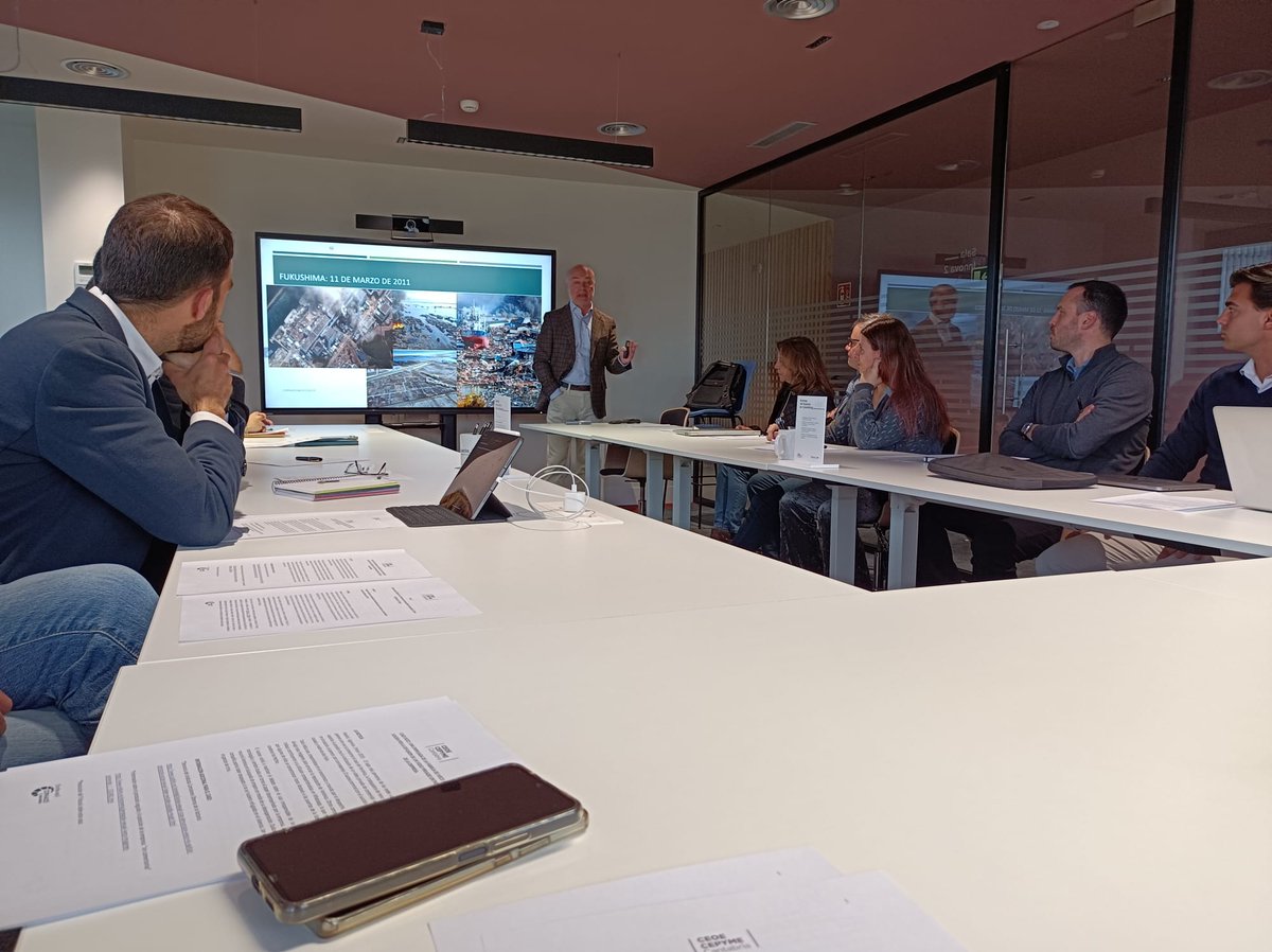 Hoy hemos participado en un seminario de #comunicación impartido por <a href="/CornadoQuibus/">Antonio Cornadó Quibus</a> en <a href="/Ceoecant/">CEOE CEPYME Cantabria</a>.  Ampliar conocimientos y compartir experiencias nos hacen crecer como profesionales para que nuestros clientes jueguen en el mejor equipo.