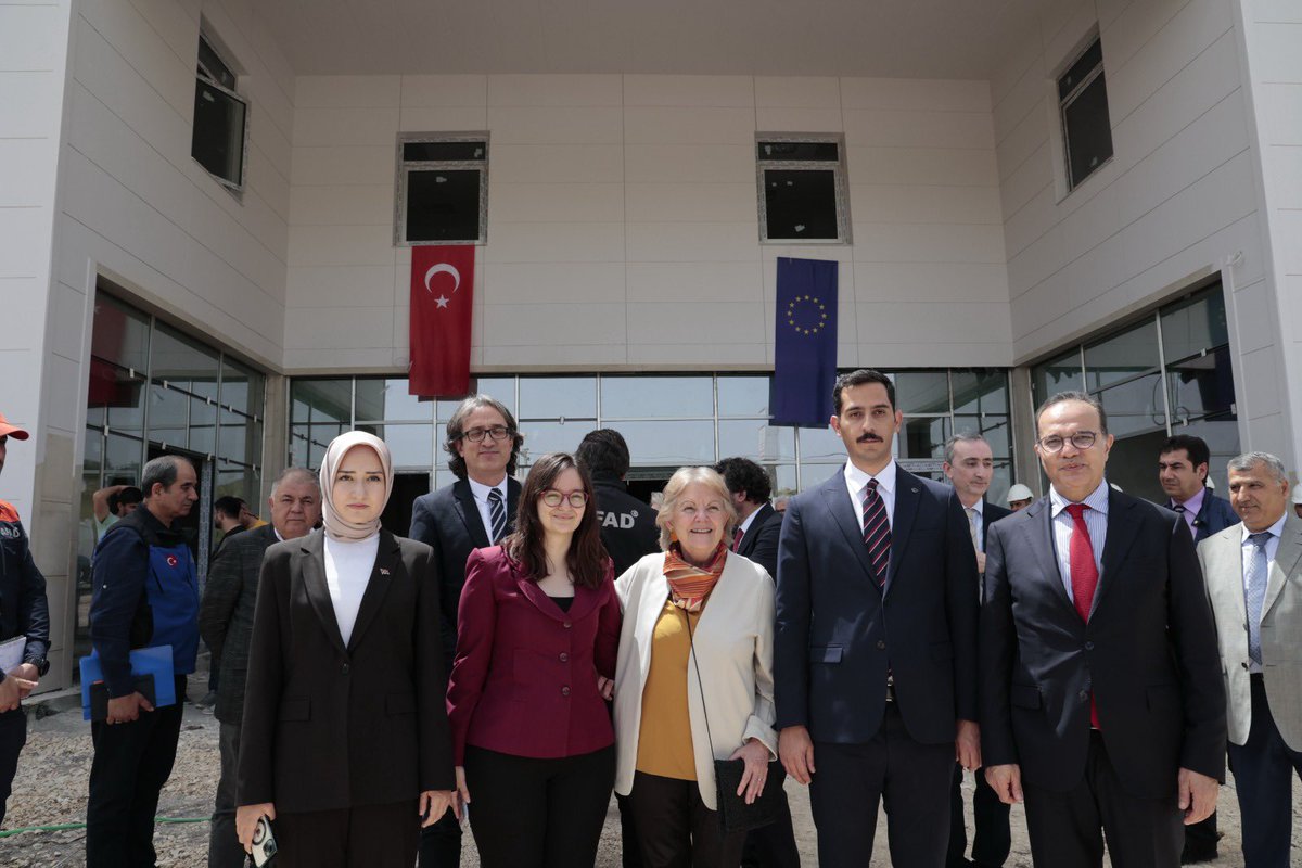 EU 🇪🇺 Solidarity Fund #EUSF supports temporary housing, education and hospitals to help address primary needs in rebuilding following the 2023 devastating earthquakes. Visited the construction of Nurdaği emergency hospital, 75% complete after the old one was destroyed.