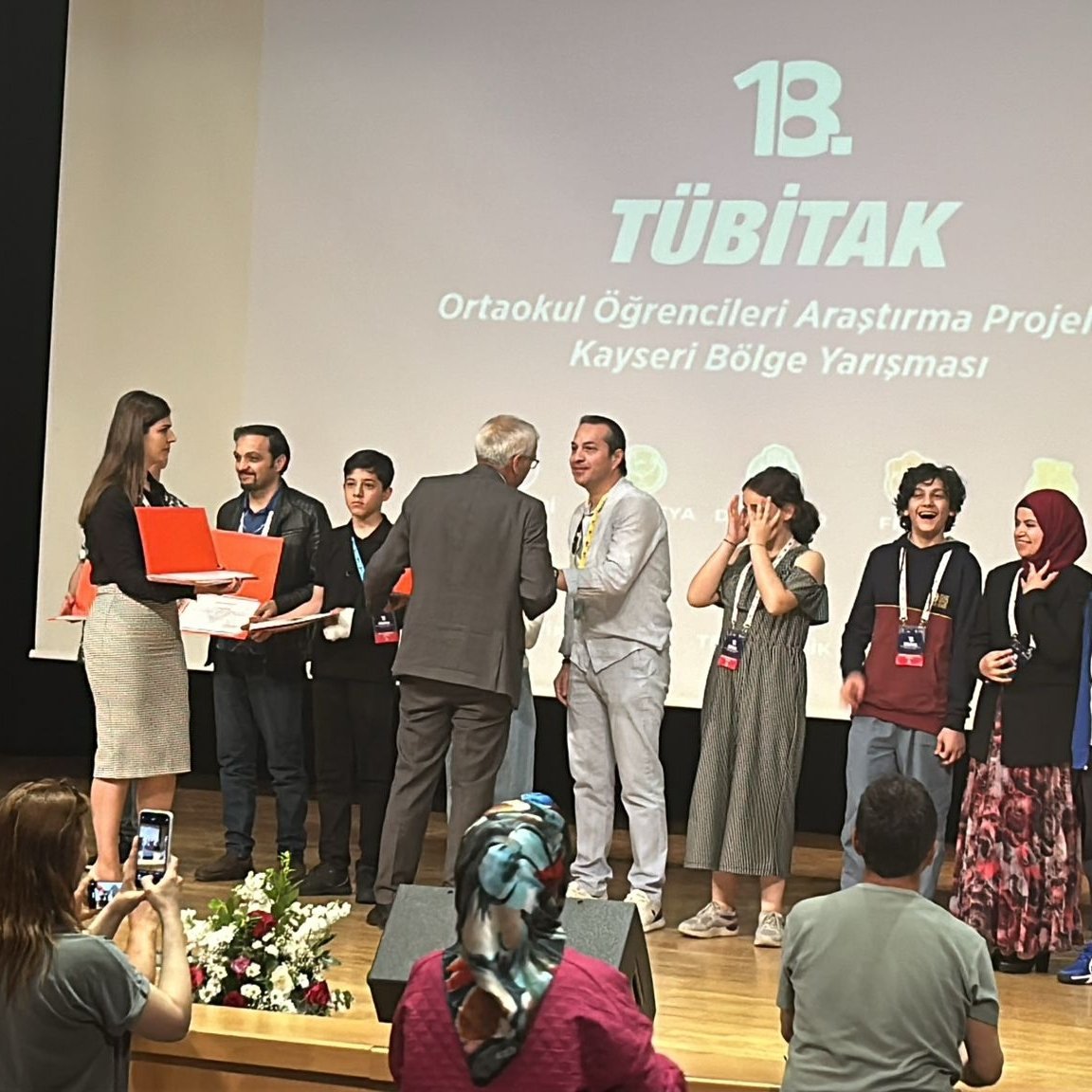 aksaraybilsem's tweet photo. Aksaray BİLSEM olarak TÜBİTAK 2204-B Kayseri Bölge Finalinde -Birincilik- ve -Üçüncülük- kazandık.🥇🥉🏆🎉🎉👏 https://t.co/N4e0mnBdIH