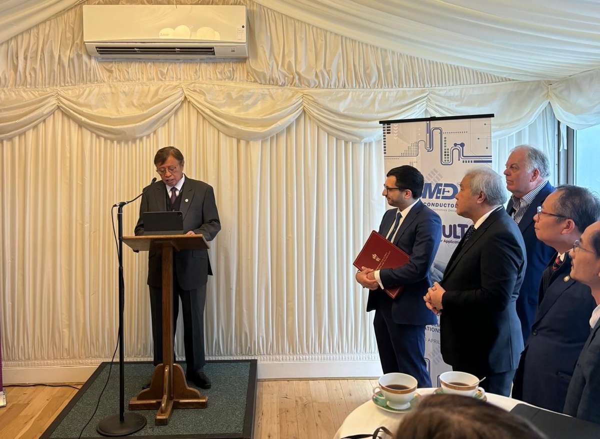 Premier of #Sarawak @AbgJohariOpeng was with @bhatti_saqib in @ukparliament this week to witness the signing of an MoU between #SMD #Semiconductor based in Sarawak and @csacatapult based in 🏴󠁧󠁢󠁷󠁬󠁳󠁿 - another example of #tech collaboration and 🇬🇧 🇲🇾 modern #partnership.