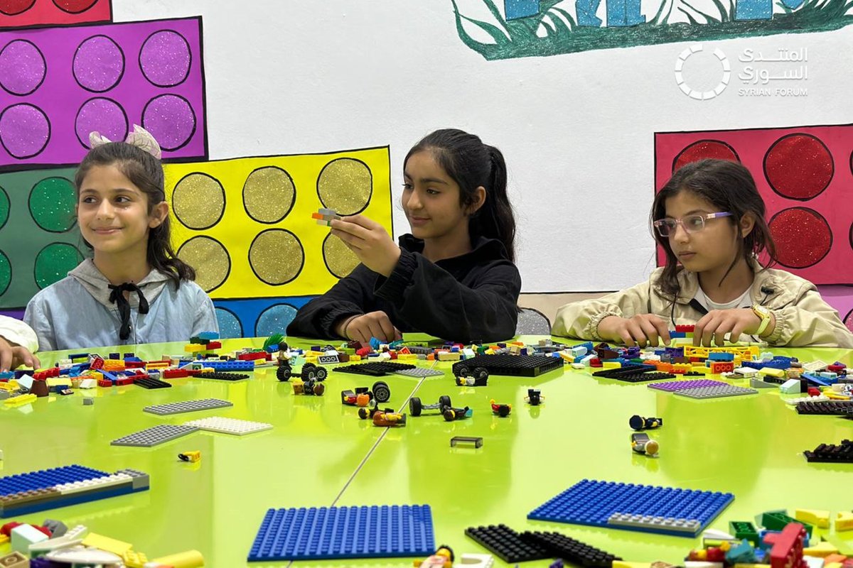 يعيش الأطفال في مركز صديق الطفل في جرابلس أوقاتاً مليئة بالإثارة والإبداع مع فعاليات الليغو LEGO! حيث يستمتعون ببناء عوالم خيالية واكتشاف مهارات جديدة مع فريقنا المميز، في أجواء مليئة بالمغامرات والتجارب الرائعة! 🚀✨ #تركيا #سوريا #المنتدى_السوري #إحسان #دعم #طفل #تطوير #ليغو