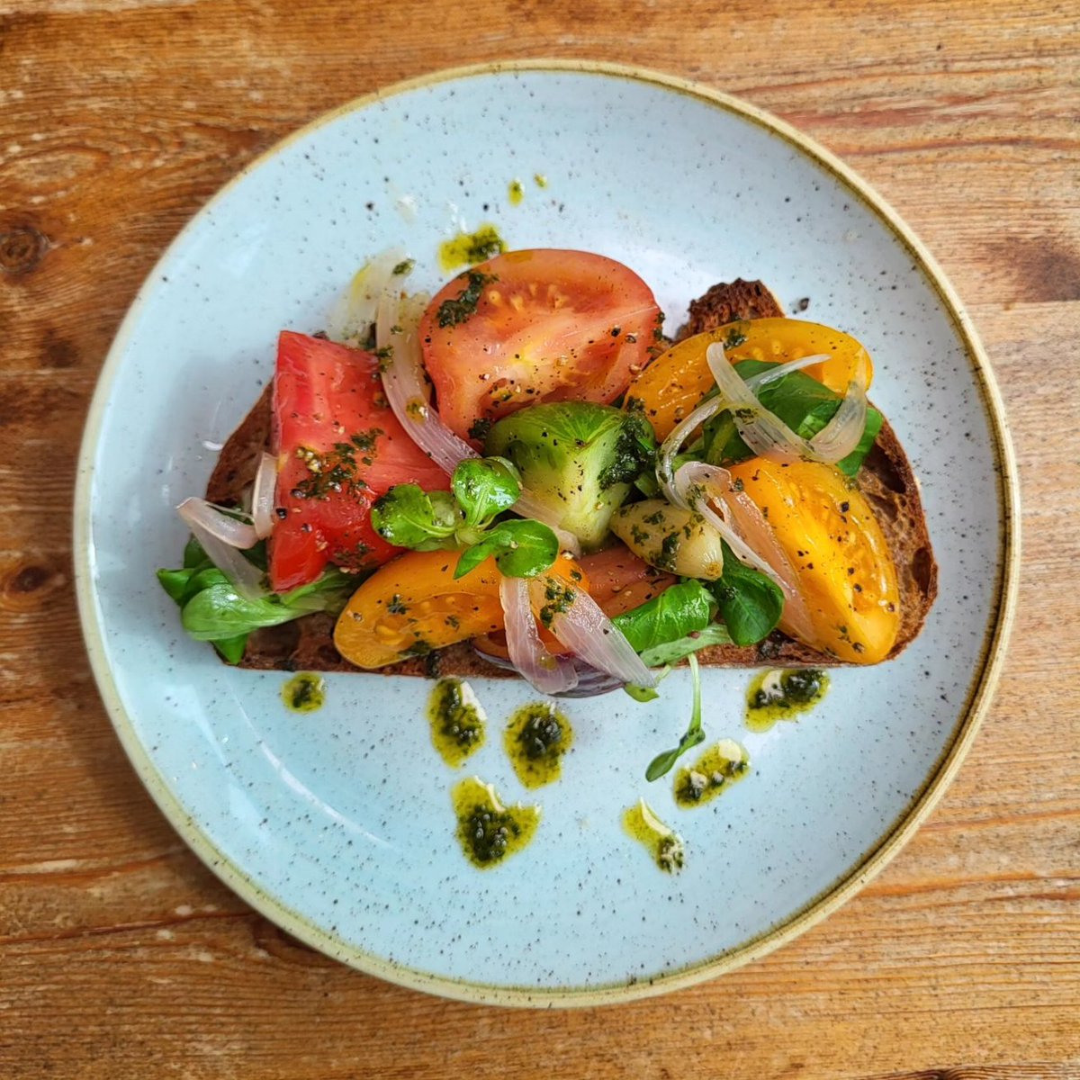 TheCanfordPoole's tweet image. Sometimes a light lunch is all you need 🥑🍅🫛🧄🫒

#lightlunch #lunchmenu #lunchatthepub #publife #youngspubs #avocadotoast #bruschetta #springpea #wildgarlic #hummus #youngspublife #canfordcliffs #poole