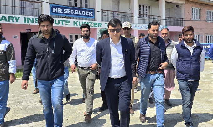 #DEO #Baramulla visits Gulmarg AC to ensure AMFs at all polling stations.