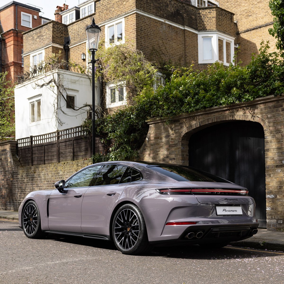 Embracing elegance on the streets of London with the brand new Panamera 4, one of the first Panamera models in the UK to showcase the striking new 'Provence' colour 👀✨