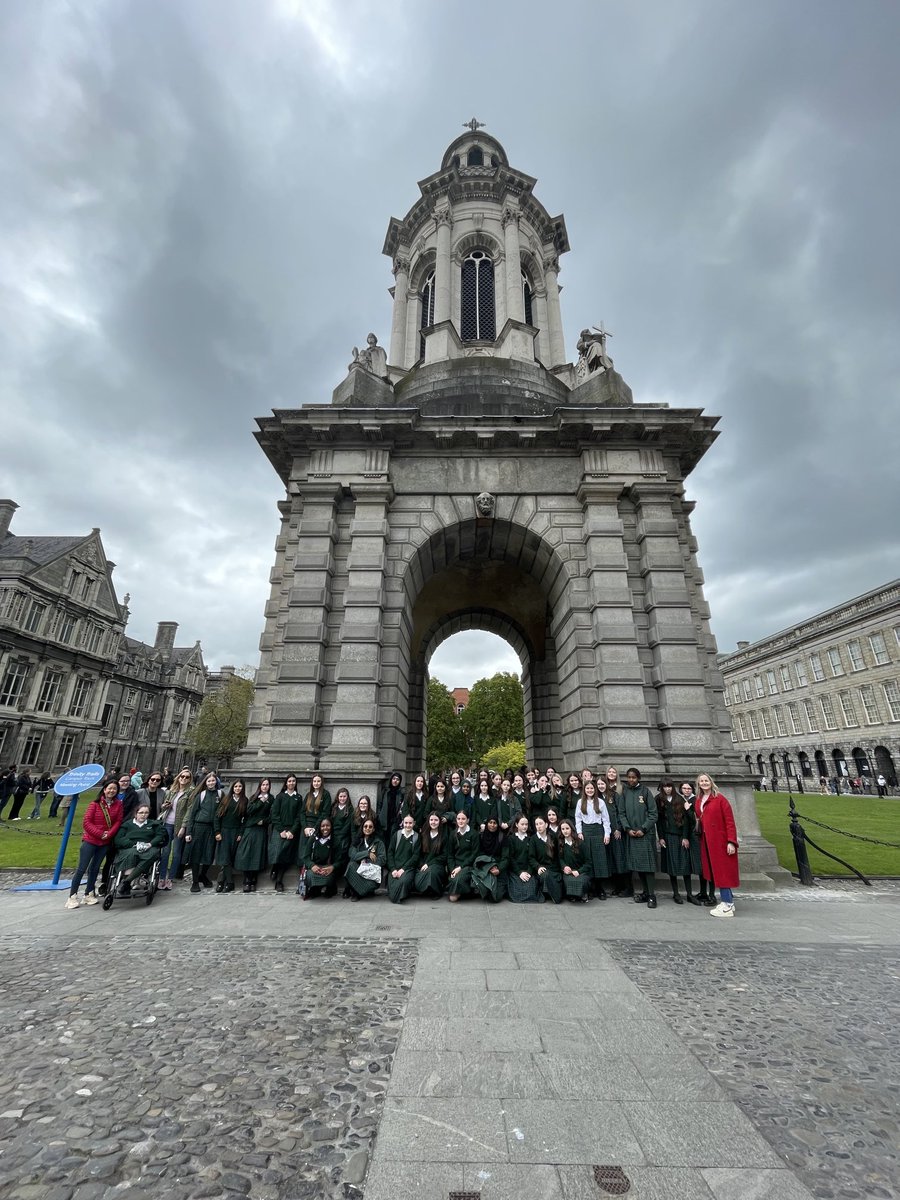 Lovely to be in  Trinity on a bright Spring morning with our second year group and have conversations about college. #wherewillyougo?
#SchoolofDistinction #choice
