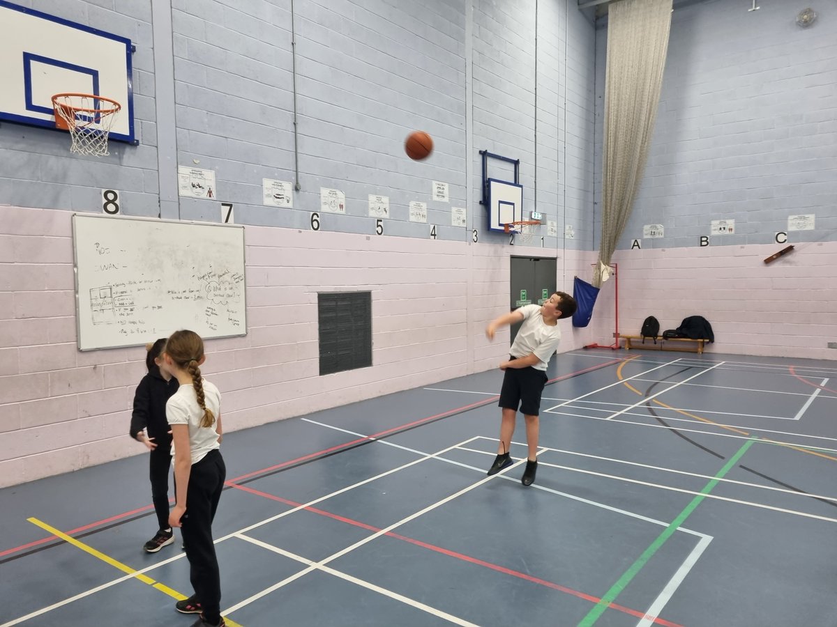 Holy Trinity C of E Primary School (@willowsce) on Twitter photo Year 4 had a wonderful morning over <a href="/StraUponAvonSch/">Stratford upon Avon School</a> with a morning of Sport being led by some fantastic pupils.⚽️🥅🏃♀️ Year 4 had a wonderful morning over <a href="/StraUponAvonSch/">Stratford upon Avon School</a> with a morning of Sport being led by some fantastic pupils.⚽️🥅🏃♀️