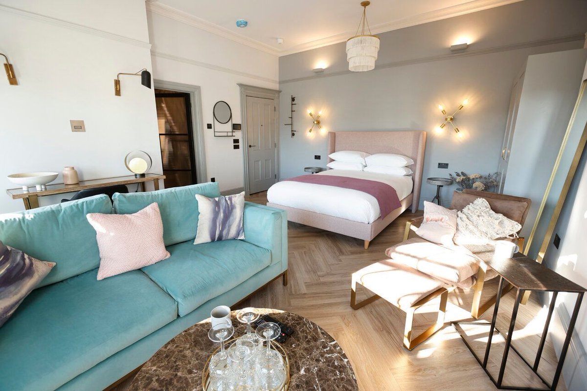 Escape to #Cheltenham's historic #Promenade with a stay at the beautiful Burford Apartment! ✨

#Lateavailability from 29th April to 1st May at £80-£100/night. For #extendedstays enjoy #discountedrates. Luxurious amenities and stunning views await! 

buff.ly/3jgxXva