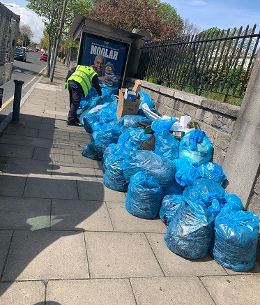 ' @StoneybatterPoP monthly #communitycleanup Sat 27 Apr: Volunteers Welcome: Meet @ 10am Aughrim St. Church, #Dublin7 followed by refreshments with @AnSiol cdp.  email: stoneybatterpop@gmail.com #stoneybatter #teamdublincleanup #publicrealm #civicpride #smallchangesbigimpact