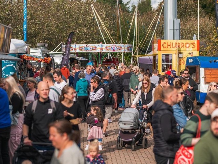 📣 🍰 🌯#chesterleeats will be bursting with even more sensational flavours this year! Along with a fabulous 80s theme, there will be exceptional street food from around the world . 📌When? 5-6 October ▶️lnk.bio/s/TCCceats #DurhamCultureCounty @RiversideDurham