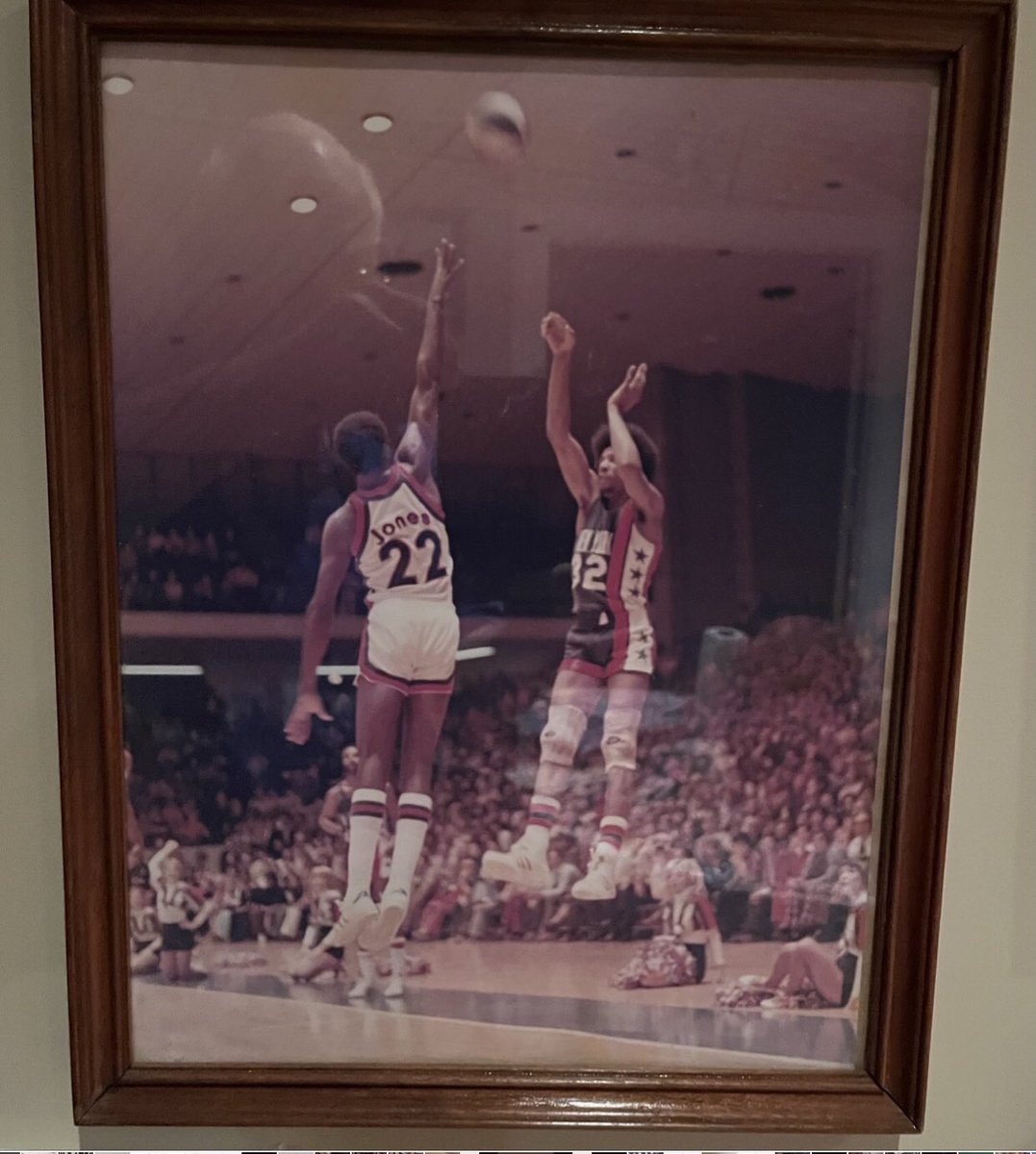 wildcatnews's tweet image. Down memory lane: Do you remember last ABA Play-Off game at UK’s Memorial Coliseum April 20, 1974? Ky Colonels (Gilmore, Issel &amp;amp; Dampier) lost to Dr. J &amp;amp;  NJ  Nets 103-90, being swept 0-4. Next season, Hubie Brown replaced Babe McCarthy &amp;amp; guided Colonels to their only ABA title.