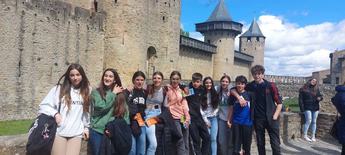 🇫🇷 Continuamos de intercambio con el centro de #Mazamet. 🏰 Hoy visitamos #Carcassonne, emblemática ciudad medieval #3ESO #intercambio #inmersiónlingüística