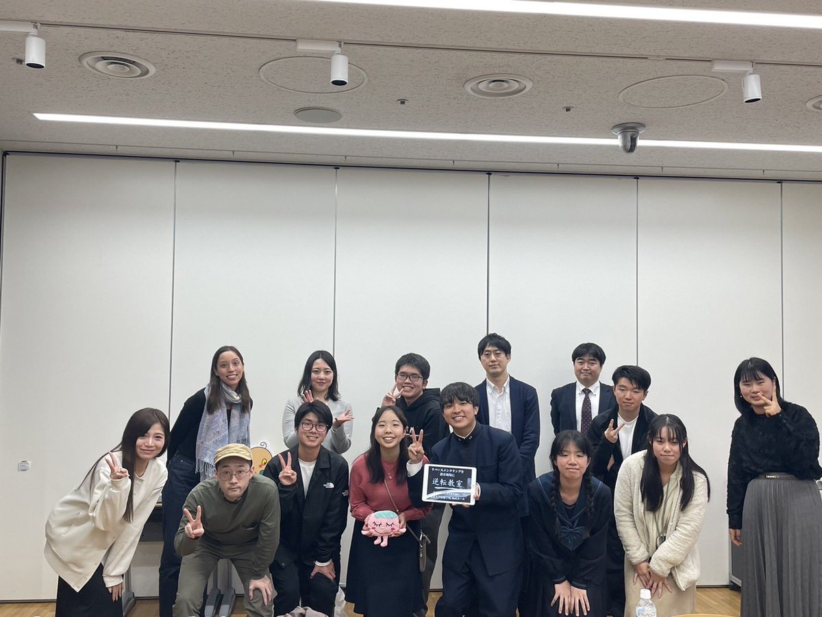 diversityIROIRO's tweet photo. もう1ヶ月前になっちゃいましたが、東京大学でワークショップしてきました！
『逆転教室』という学生運営のイベントで、「生徒が先生たちに最高の授業を届ける」というコンセプトです✨
今回の授業に向けてIROIROカラーの巾着を作ったり、フィールドを作ったり、たくさんアップデートしました！ https://t.co/j02jzsS1cf
