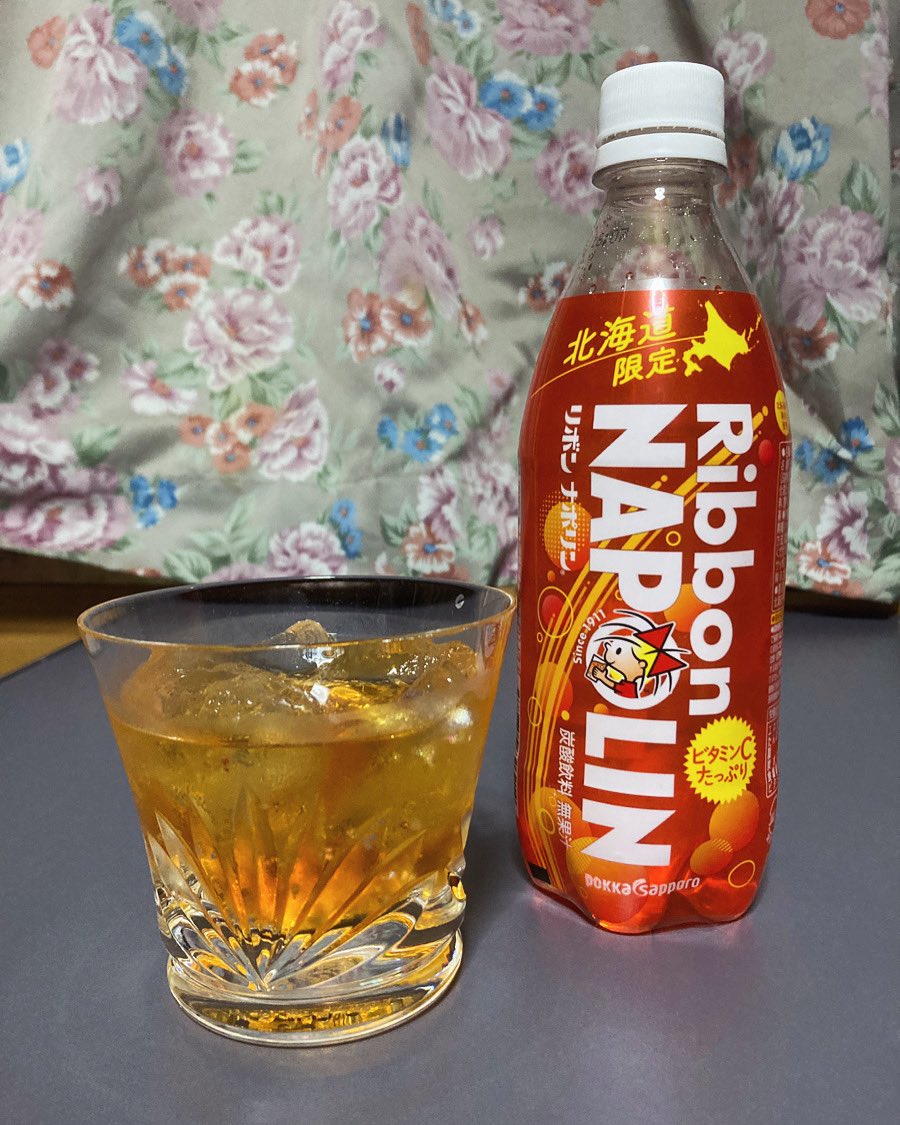pinky5NFT's tweet photo. お風呂上がりには、北海道のソウルドリンク「キリンガラナ」、それとも「リボンナポリン」、あなたはどっち推し？
「キリンガラナ」はドクターペッパーを優しくした炭酸飲料って感じかな。
「リボンナポリン」はファンタオレンジを優しくした炭酸飲料って感じかな。

#ソウルドリンク #グルメ #北海道 https://t.co/ld8CU2L1ig