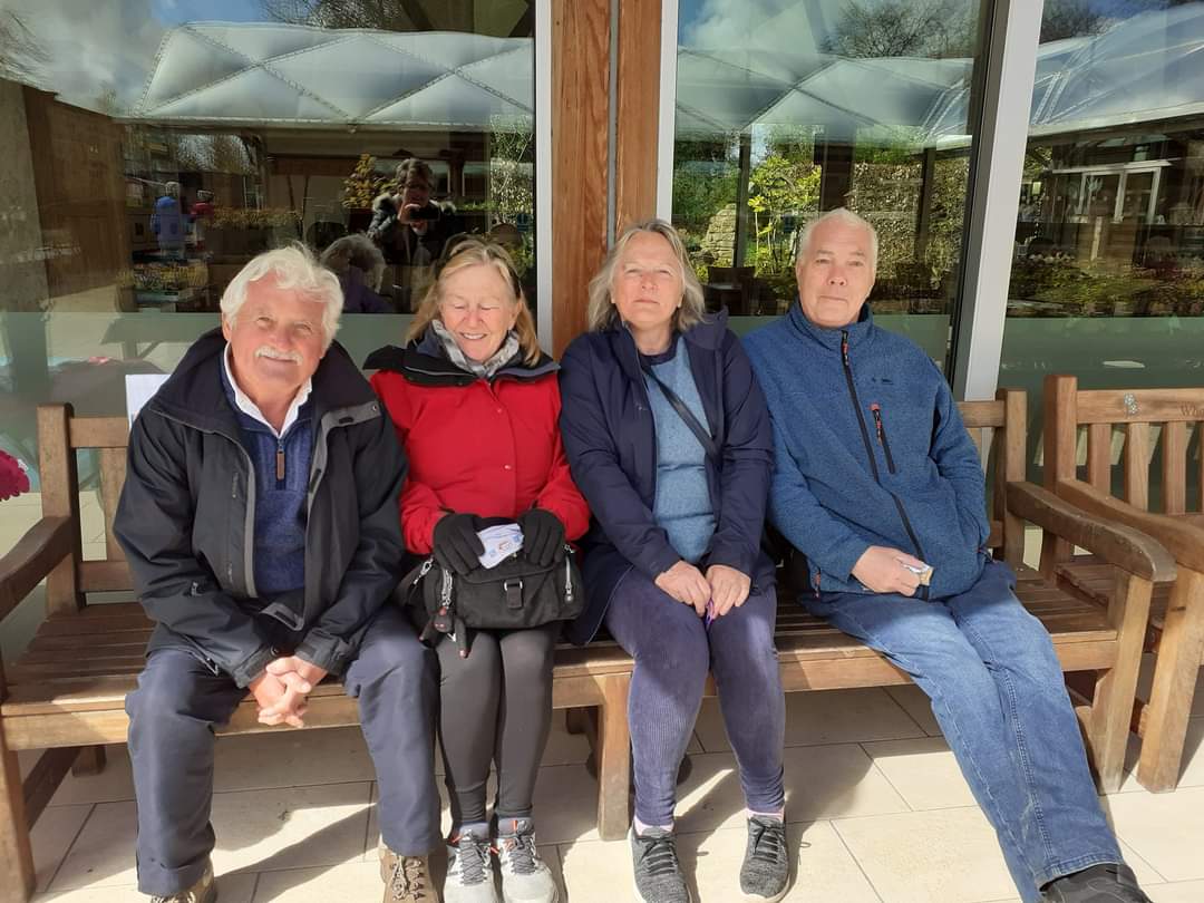 FinnCeri's tweet image. @AlnwickGarden Elderberries members joined @coopuk Member Pioneer to launch a Chatty Bench, perfectly situated for sitting and chatting - and in the sunshine today too! #Alnwick #ChattyBench