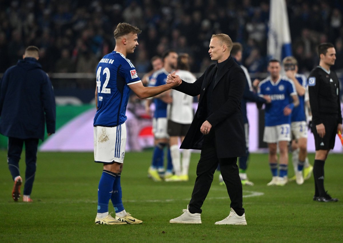 #Geraerts: Keke Topp war nicht glücklich darüber, dass er in Elversberg nicht zur Startelf gehörte. Seine Reaktion hat mir sehr gefallen, das war viel wichtiger. Er hat viel Selbstvertrauen, trainiert gut. Natürlich besteht die Chance, dass er nun beginnt. 

#S04 | #S04PK