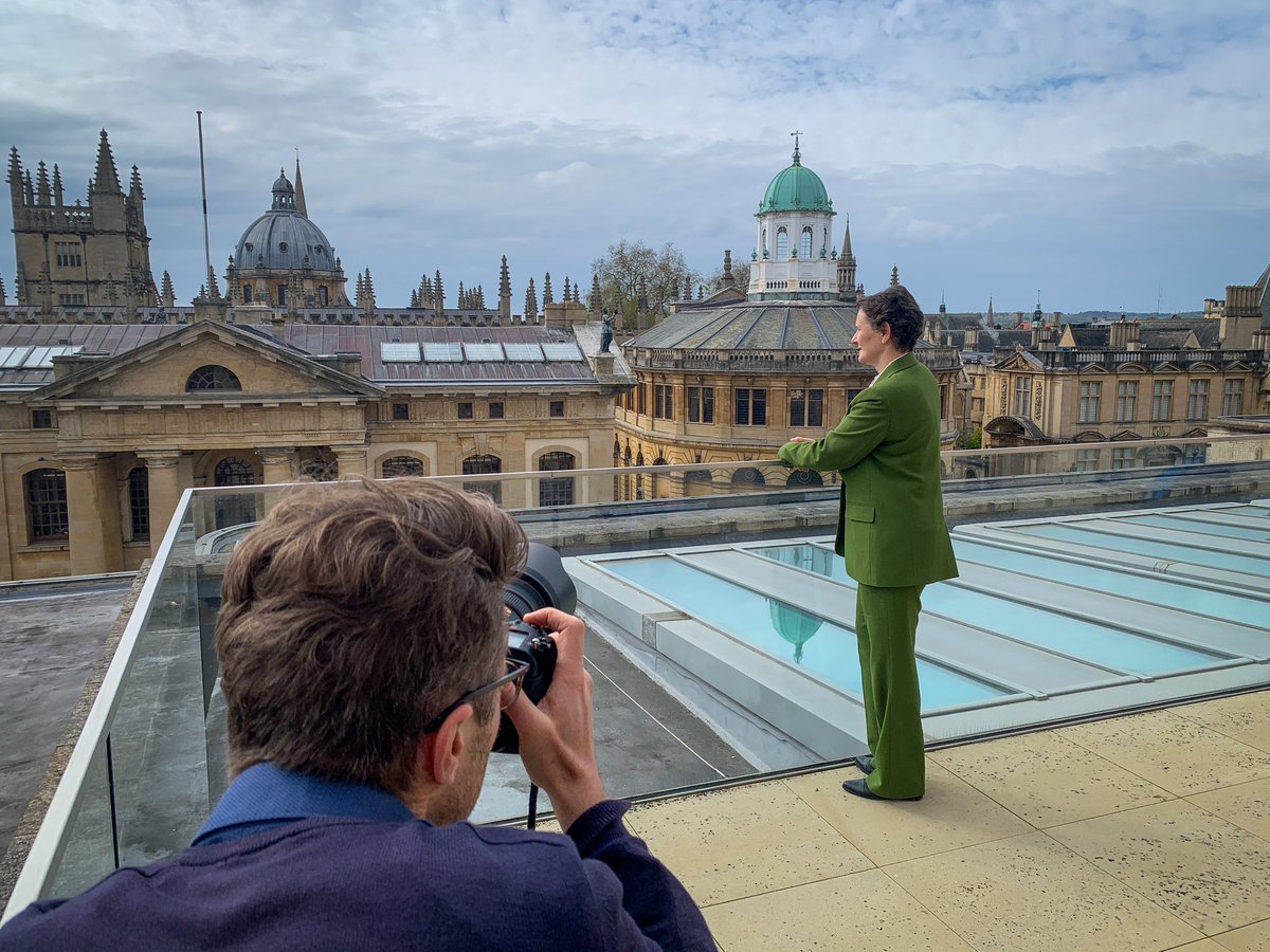 It was lights, camera, action kind of vibe at the Bodleian this morning with @UniofOxford Vice-Chancellor prof. Irene Tracey being photographed by John Cairnes