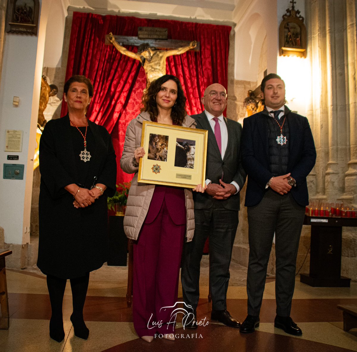 SietePalabrasVA's tweet photo. La presidenta de la Comunidad de Madrid Doña Isabel Díaz Ayuso ha visitado en la mañana de hoy muestra sede Canónica de la Iglesia de Santiago Apóstol.
@AyuntamientoVLL @archiValladolid @jcssvall @ComunidadMadrid https://t.co/Y4KL8BEgJh