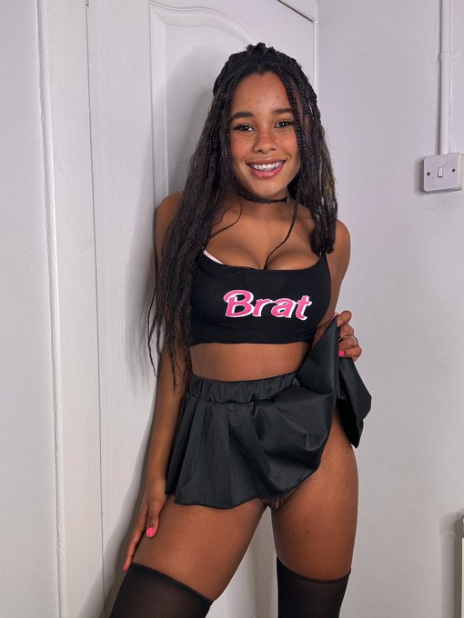 Sophia Lins - Don’t zoom in the pic daddy 🫣🫣 https://t.co/orL2wLNYWC