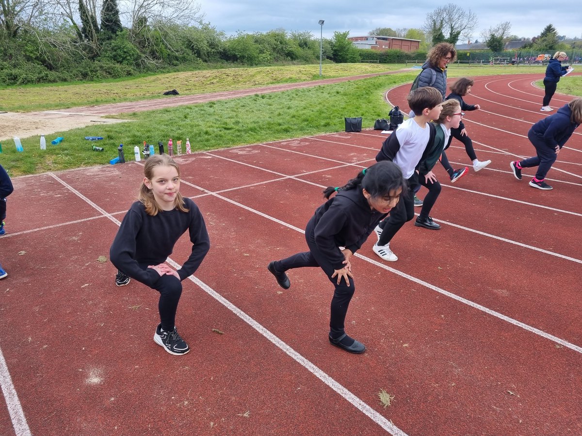 WillowsCE's tweet image. Year 4 had a wonderful morning over @StraUponAvonSch with a morning of Sport being led by some fantastic pupils.⚽️🥅🏃‍♀️