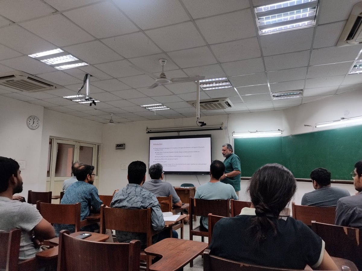 Yesterday Prof. Sreekant Gupta (@DelhiSchoolOfEC) discussed his research on 'Are the Effects of Climate Change on Agriculture Underestimated? A Disaggregated Analysis for India' during the #CECFEE and #EPU seminar at #ISI Delhi. @EfD_initiative #EconTwitter