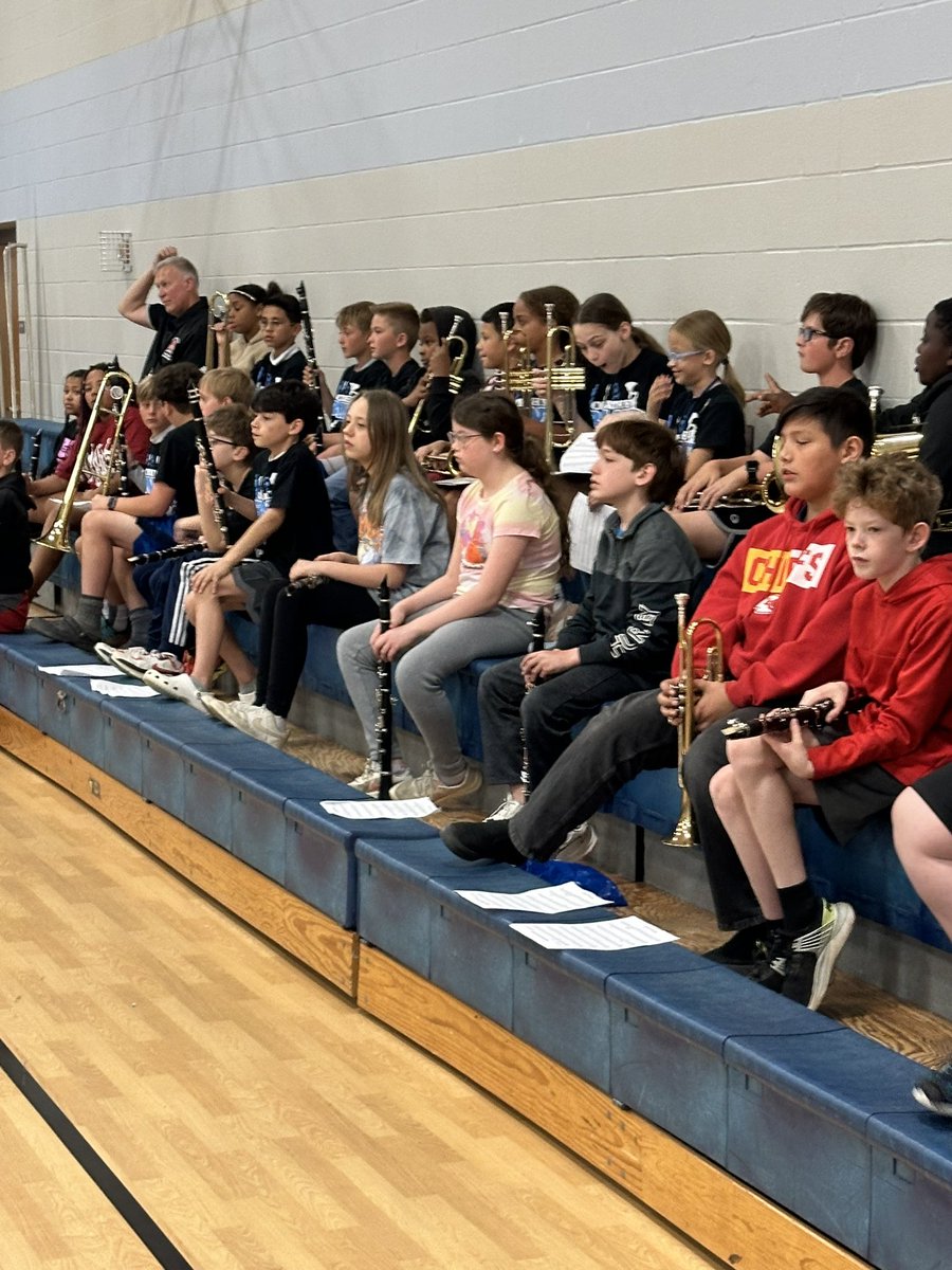 So fun having CT music tour at HN! Seeing our former students motivate our current 5th graders is what it’s all about! 💙💚HN <a href="/olatheschools/">Olathe Public Schools</a>