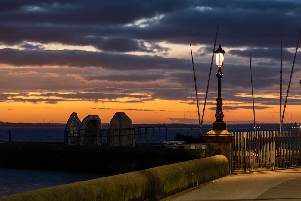 Historic seawall lights are enhanced with modern efficiency delivering over 50 percent energy savings. Find out more ➡️ a1lightingmagazine.com/latest-news/hi… #lighting #lightingnews #Acrospire #luminaires #LEDs #project #seawall #lights