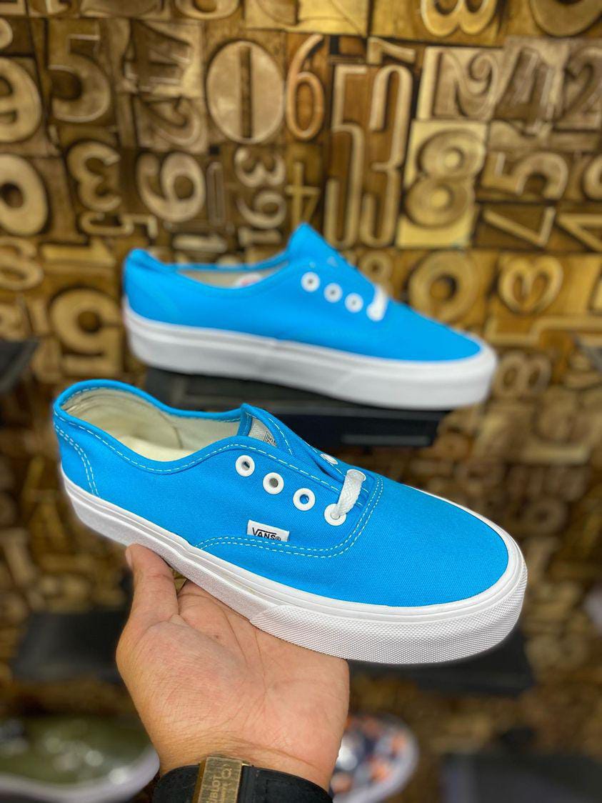 Vans available in different colours and sizes (36-46), ksh 1800. Thread 🧵