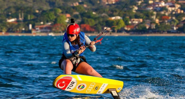 Yelkenden 1 Paris Kotası daha⛵🇹🇷👏🏼

Fransa'nın Hyeres Kentinde 19-27 Nisan 2024 tarihleri arasında düzenlenen Tüm Sınıflar Olimpiyat Eleme Yarışları'nda Formula Kıte Kadınlarda mücadele eden milli sporcumuz Derin Atakan, Paris 2024'e kota kazandı.
Tebrikler Derin❤️🙏🏼