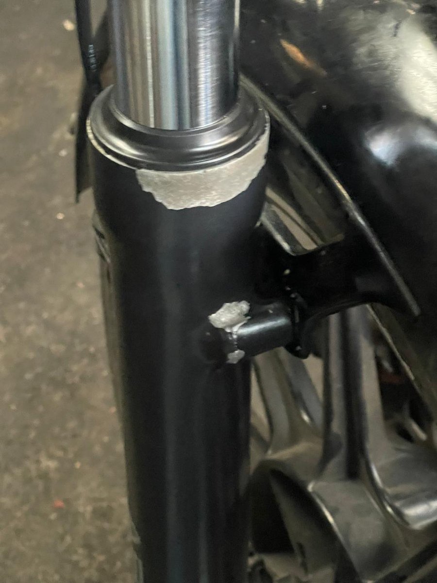 ShinuthomasT's tweet photo. @royalenfield @tvsmotorcompany @honda2wheelerin @TOIBusiness @India_Yamaha Quality &amp; service of RE is worst day by day. Service dealers are cheating the customer as if mandatory replacement reqd charging huge money and cleaning the older itself. Moreover while servicing bike parts are damaged. https://t.co/00kS5SYk6o